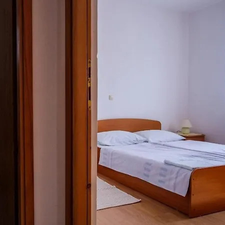 With A Parking Space Barbat, Rab - 14390 Appartement *