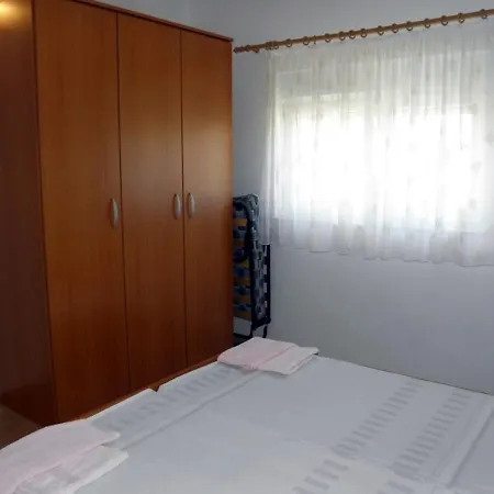 With A Parking Space Barbat, Rab - 14390 Apartmán Barbat na Rabu