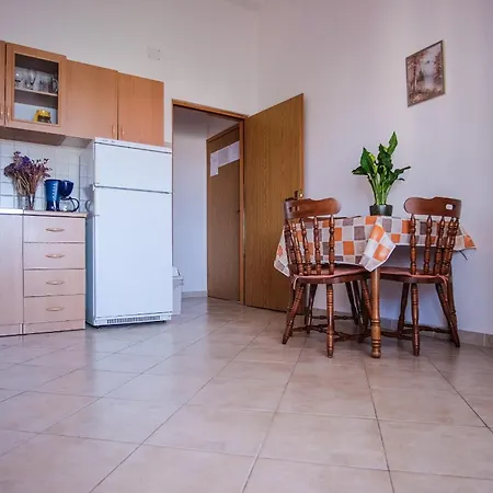 With A Parking Space Barbat, Rab - 14390 Apartmán